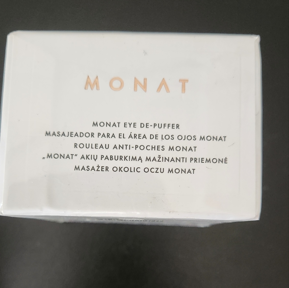 Monat Marble Eye De-Puffer